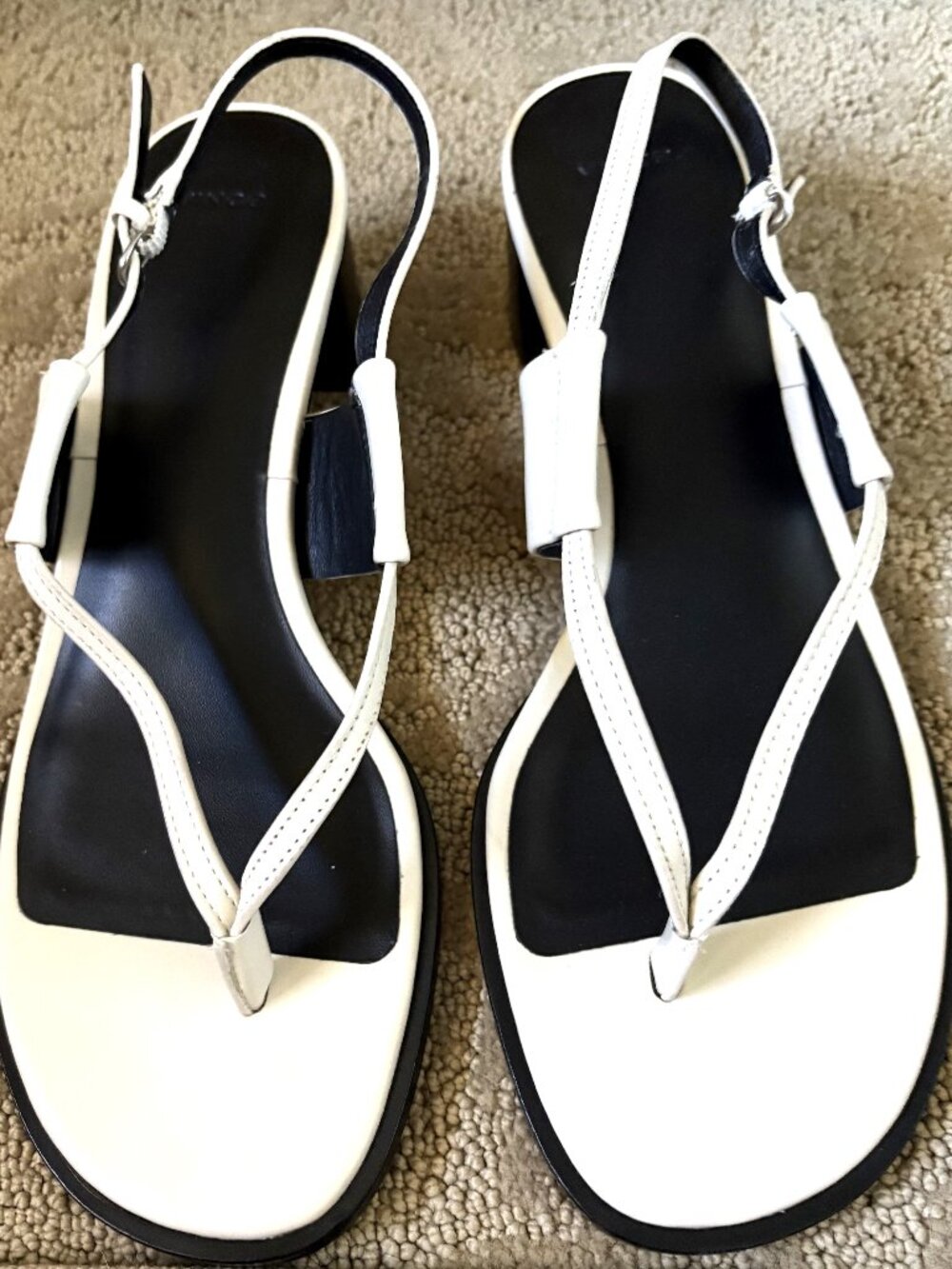 NWOB VINCE 'ALINA' CREAM LEATHER THONG SANDAL HEEL SIZE: 9
